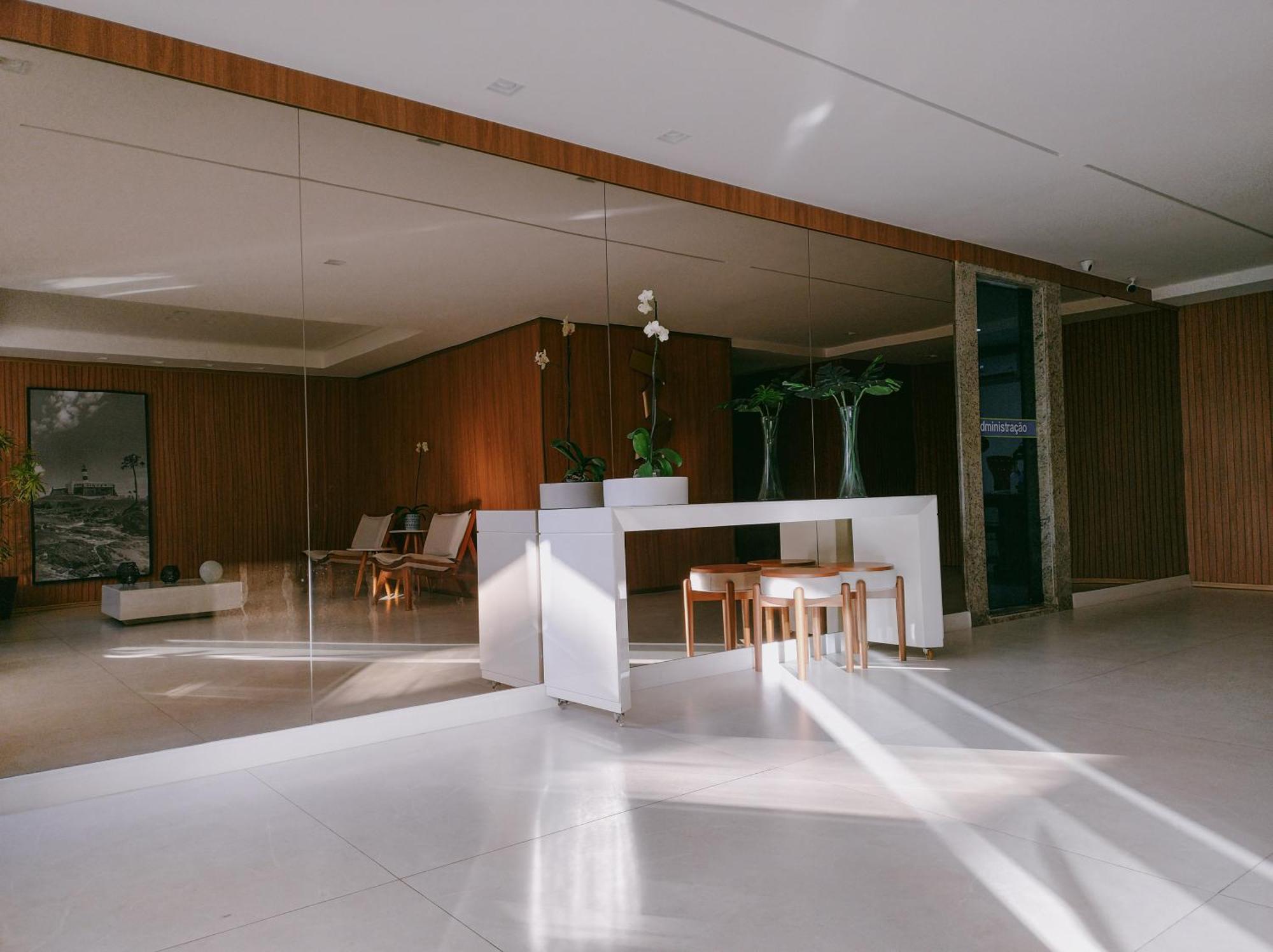 Apartamento Em Frente Ao Shopping Itaigara -